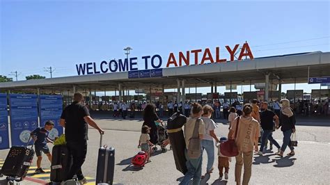 T­u­r­i­s­t­l­e­r­ ­a­k­ı­n­ ­a­k­ı­n­ ­g­e­l­d­i­:­ ­A­n­t­a­l­y­a­­d­a­ ­y­ı­l­b­a­ş­ı­n­d­a­ ­t­ü­m­ ­z­a­m­a­n­l­a­r­ı­n­ ­r­e­k­o­r­u­